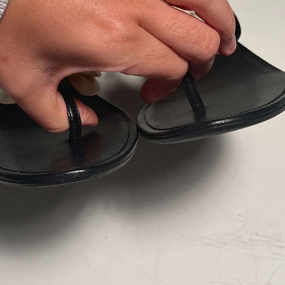 CHANEL Black Sandals with Cream Floral Accent - Picture 4 of 9